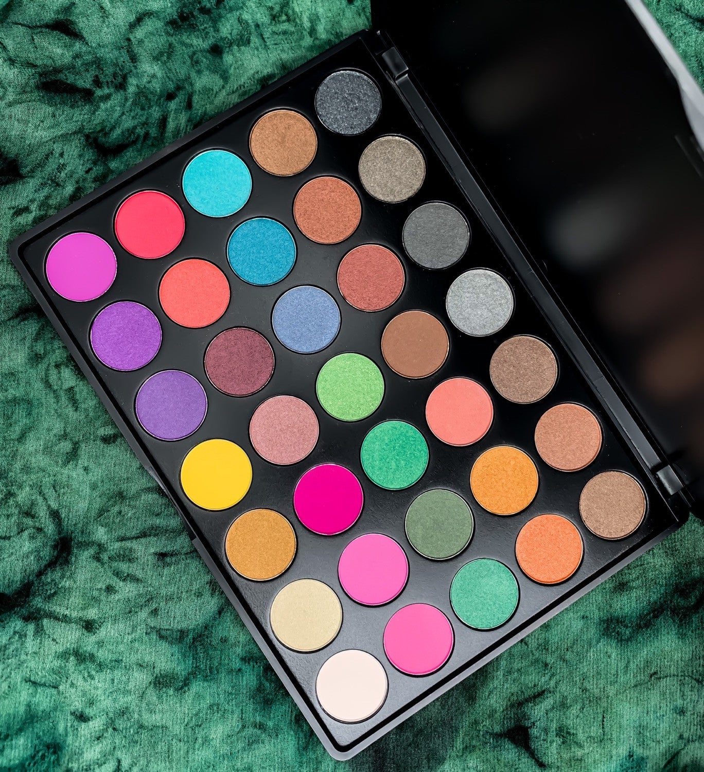 Amazona High Pigment Eyeshadow Palette - PopVine Eyeshadows